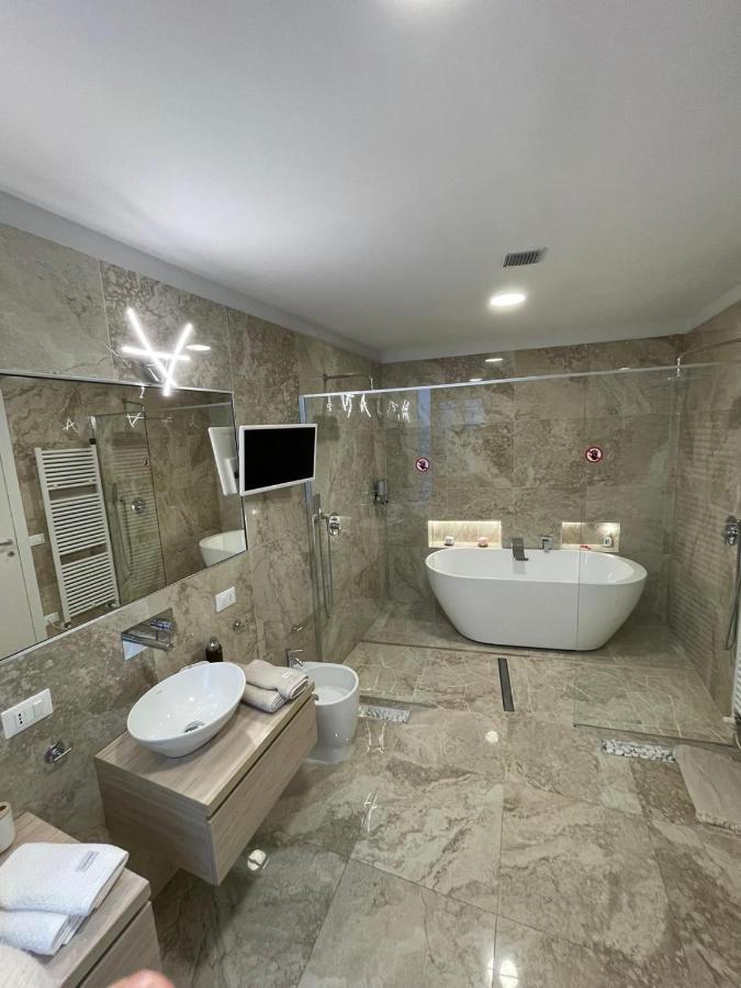 Luxury 1 Al Duomo Di Parma Daire Dış mekan fotoğraf